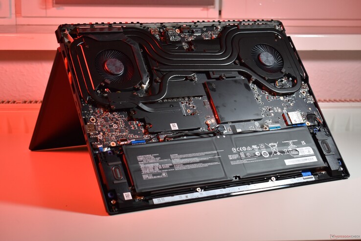MSI Raider A18: Interno