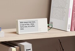 Poem/1 visualizza sempre l'ora come una poesia. (Immagine: Atti non fatti)