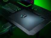 Tappetino per mouse in vetro Razer Atlas Pro mostrato sulla scrivania