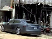 La Tesla in fiamme è stata collegata illegalmente alla linea elettrica (Fonte: Nas)