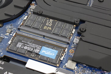 Slot accessibili 2x DDR5 SODIMM