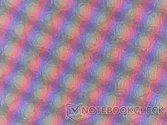 Uno dei pochi touchscreen con una copertura opaca per ridurre i riflessi, al costo di pixel più granulosi