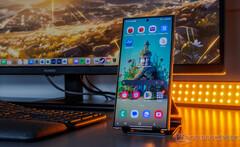 Si dice che Galaxy S25 Ultra conservi lo stesso pannello AMOLED di Galaxy S24 Ultra, che abbiamo recensito all'inizio di quest'anno, nella foto. (Fonte: Notebookcheck)