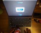 Il trackpad del MacBook Pro può pesare piccoli oggetti. (Fonte: Krish Shah)
