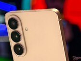Secondo un rapporto proveniente dalla Corea, Samsung ha confermato che il Galaxy S27 Ultra sarà dotato esclusivamente di un sistema a tripla fotocamera.