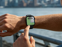 Il Watch Hyper è dotato di un sistema GPS dual-band. Nella foto: lo smartwatch con una mappa sul display.