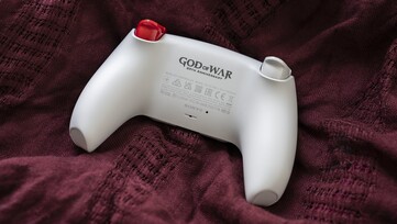 Il retro del controller presenta la scritta