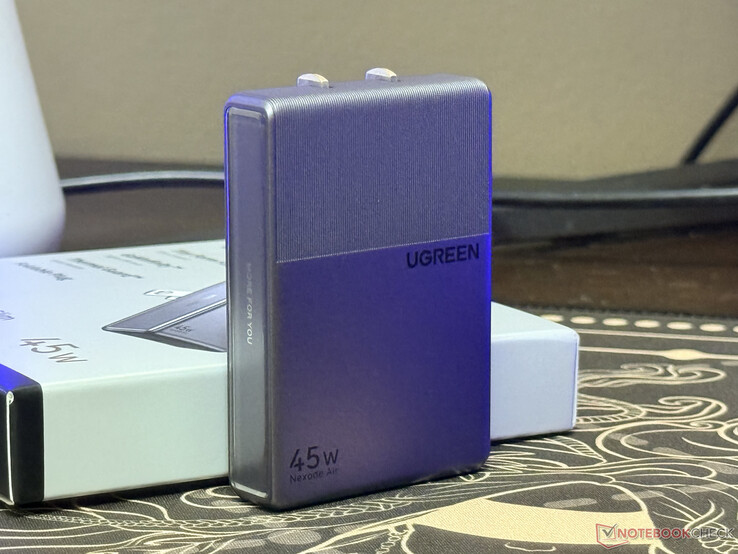 Il caricabatterie Ugreen Nexode Air 45W Slim, oltre alla sua confezione essenziale