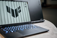 ASUS TUF Gaming A14 e A16 offrono spazio per due SSD. (Fonte: Alex Waetzel per Notebookcheck)