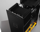 Il case MonsterLabo Beast ha ~50% del suo volume pieno di dissipatori e heatpipes. (Fonte: Optimum Tech)