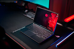 XMG Neo 16 A25 (fonte: Notebookcheck)