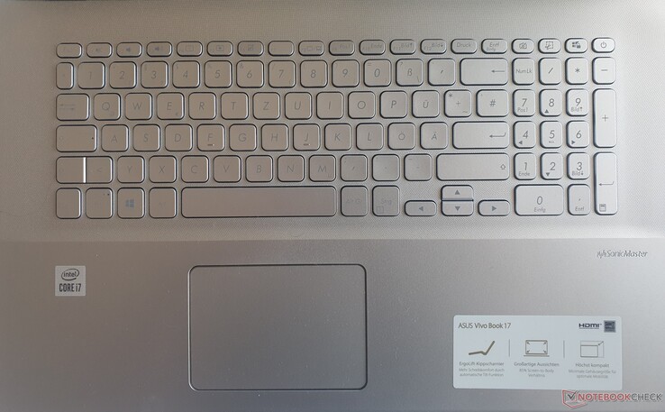 Asus VivoBook 17: le etichette dei tasti sono difficili da leggere (grigio su argento)