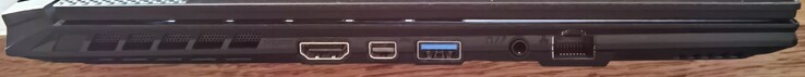 A sinistra: HDMI 2.1, Mini DisplayPort 1.4, USB Type-A 3.2 Gen. 1, jack audio 3.5 mm combinato, LAN 2.5 Gb/s