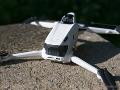 È possibile valutare approssimativamente il livello di carica osservando la batteria