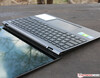 ASUS ZenBook 14X OLED - il coperchio si apre a 180 gradi