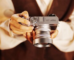 I nuovi convertitori Viltrox consentono alla Fujifilm X100 VI di offrire lunghezze focali di 28 mm e 50 mm. (Fonte: Fujifilm)