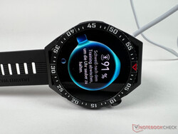 Huawei Watch GT 3 SE durante la ricarica