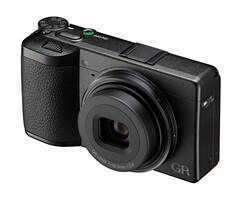 Ricoh annuncia la fotocamera digitale compatta GR IV con obiettivo da 28 mm. (Fonte: Ricoh)