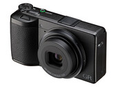 Ricoh annuncia la fotocamera digitale compatta GR IV con obiettivo da 28 mm. (Fonte: Ricoh)