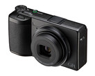 Ricoh annuncia la fotocamera digitale compatta GR IV con obiettivo da 28 mm. (Fonte: Ricoh)