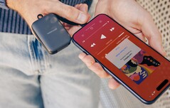Twelve South PowerClip è un power bank compatto da 2.000 mAh.