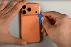 iPhone 17 Pro smontato (Fonte: iFixit)