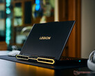 Il nuovo Legion Pro 7 16IAX10H presenta lo stesso design del modello che abbiamo recensito nel 2025, raffigurato qui di seguito.