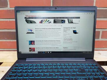 Lenovo IdeaPad L340 all'aperto