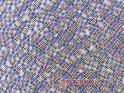 La sovrapposizione RGB opaca risulta notevolmente più sgranata rispetto alla maggior parte degli altri display
