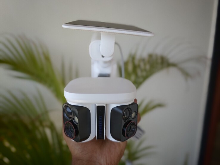 La telecamera di sicurezza Baseus X1 Pro con un pannello solare da 3 W incorporato