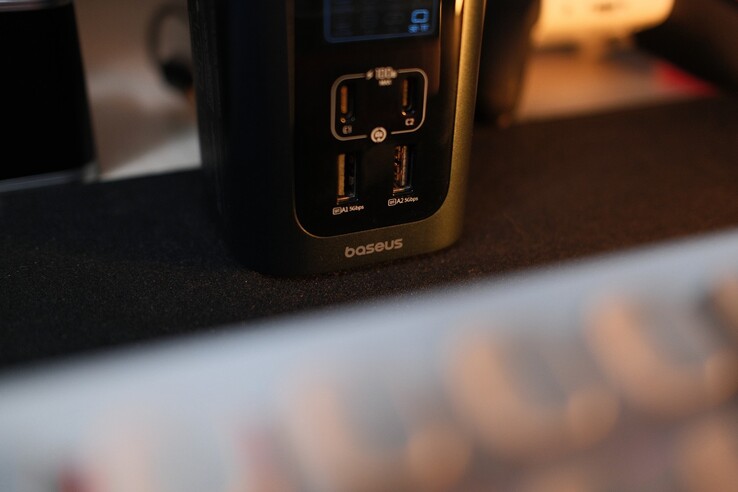 L'RD1 Pro dispone di 4 porte in totale sul pannello frontale, ma le 2 porte USB-C sono limitate esclusivamente alla ricarica.