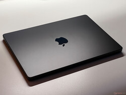 Apple Recensione del MacBook Pro 14 M3 Pro. Dispositivo di prova fornito da: