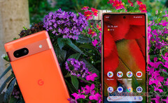 Il Pixel 7a è uno dei numerosi smartphone Pixel che ricevono l'aggiornamento TQ3A.230705.001. (Fonte: NotebookCheck)