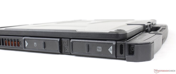 A sinistra: porta stilo, SSD rimovibile M.2 2280 NVMe (standard), SSD rimovibile M.2 2280 SATA (opzionale), lettore Smart Card