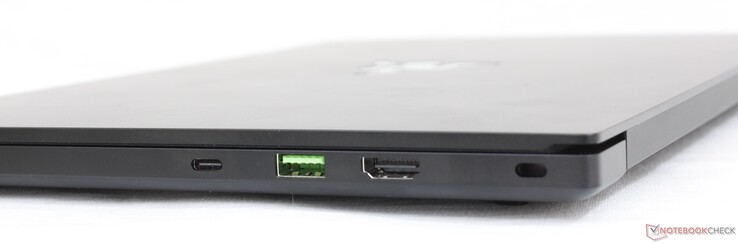 A destra: USB-C 3.2 Gen. 2 con DisplayPort 1.4 e Power Delivery, USB-A 3.2 Gen. 2, HDMI 2.1, blocco Kensington