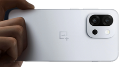 Il OnePlus 13s. (Fonte: OnePlus)