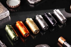 La torcia Tank007 E25 EDC è disponibile in sei colori.