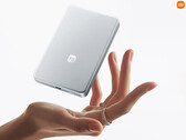 Il Power Bank Magnetico UltraThin da 10.000 mAh costa circa 51 dollari in Cina. Nella foto: un'immagine promozionale che mostra il suo design sottile e leggero.