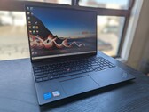 Recensione del Lenovo ThinkPad E16 G1 Intel: Il Core i5 è testa a testa con l'AMD Ryzen 7