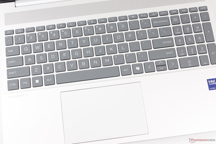 Il clickpad è di dimensioni decenti (12,5 x 8 cm) con un feedback relativamente morbido e silenzioso quando viene premuto