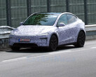 La Tesla Model Y Performance del 2026 sul circuito del Nürburgring. (Fonte: CarSpy/YT)