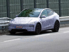 La Tesla Model Y Performance del 2026 sul circuito del Nürburgring. (Fonte: CarSpy/YT)