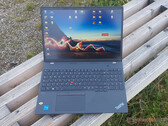 Recensione del Lenovo ThinkPad T16 G2: Un portatile da ufficio silenzioso con una lunga durata della batteria