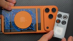 Un iPhone 17 Pro Max equipaggiato con un sistema di raffreddamento ad acqua (Fonte: Kingmi Mobile)