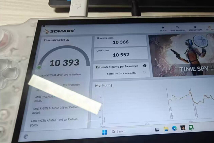 Questo prototipo sembra un GPD Win 4 senza il meccanismo di visualizzazione a scorrimento verso l'alto. (Fonte immagine: QQ via @9550pro)