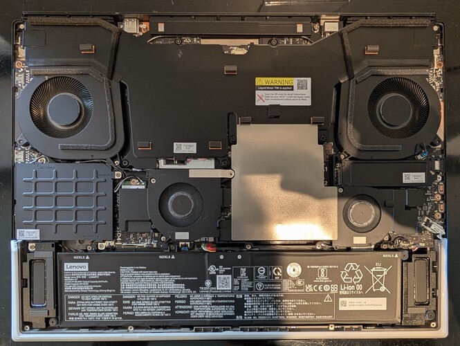 Interno di Lenovo Legion 9i (fonte: Notebookcheck)