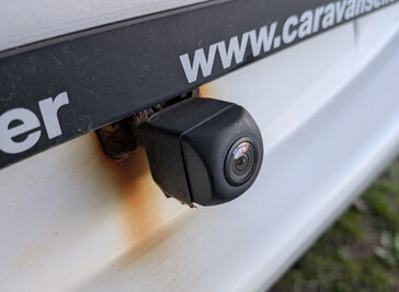 La telecamera di retromarcia ha iniziato a cadere dal suo alloggiamento dopo circa 6 mesi di utilizzo