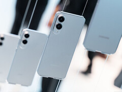 Sembra che Galaxy S25 Edge possa diventare il secondo telefono più costoso della serie (Fonte immagine: @MaxJmb)