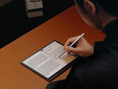 Il Huawei MatePad Paper è un incrocio tra un tablet e un E-Reader. (Fonte: Huawei)