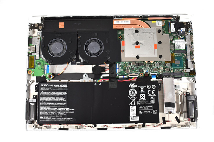 Interni dell'Acer ConceptD CN515-51